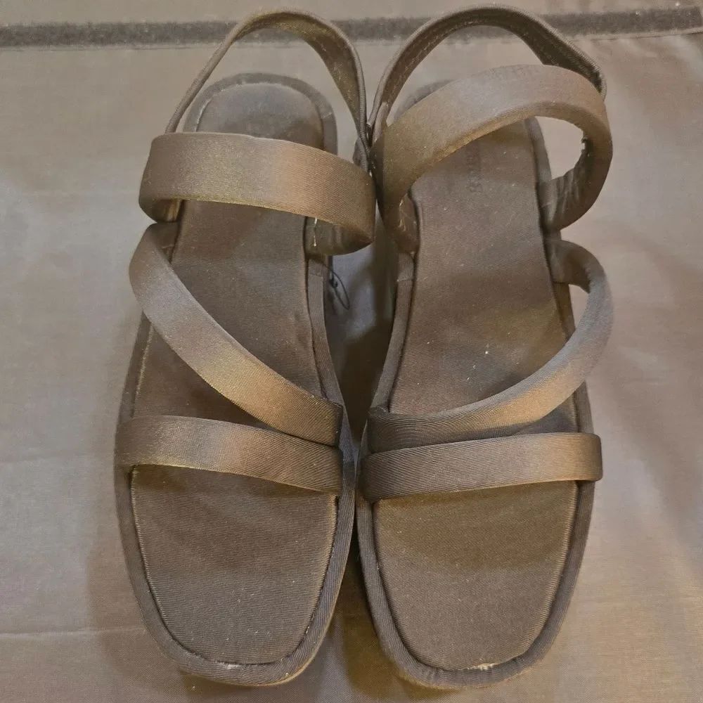 BRAND NEW FOREVER 21 ROUND-TOE ESPADRILLE WEDGE PLATFORM SANDAL